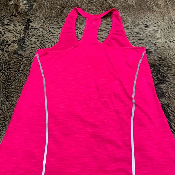 REEBOK~pink Reebok pink Sleeveless REFLECTIVE RUNNING TANK TOP Size M - Picture 5 of 5